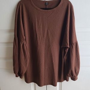 Bubble sleeve top, waffle type material.